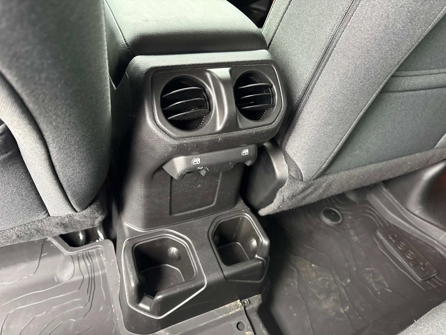 Used 2025 Jeep Gladiator Sport image 16