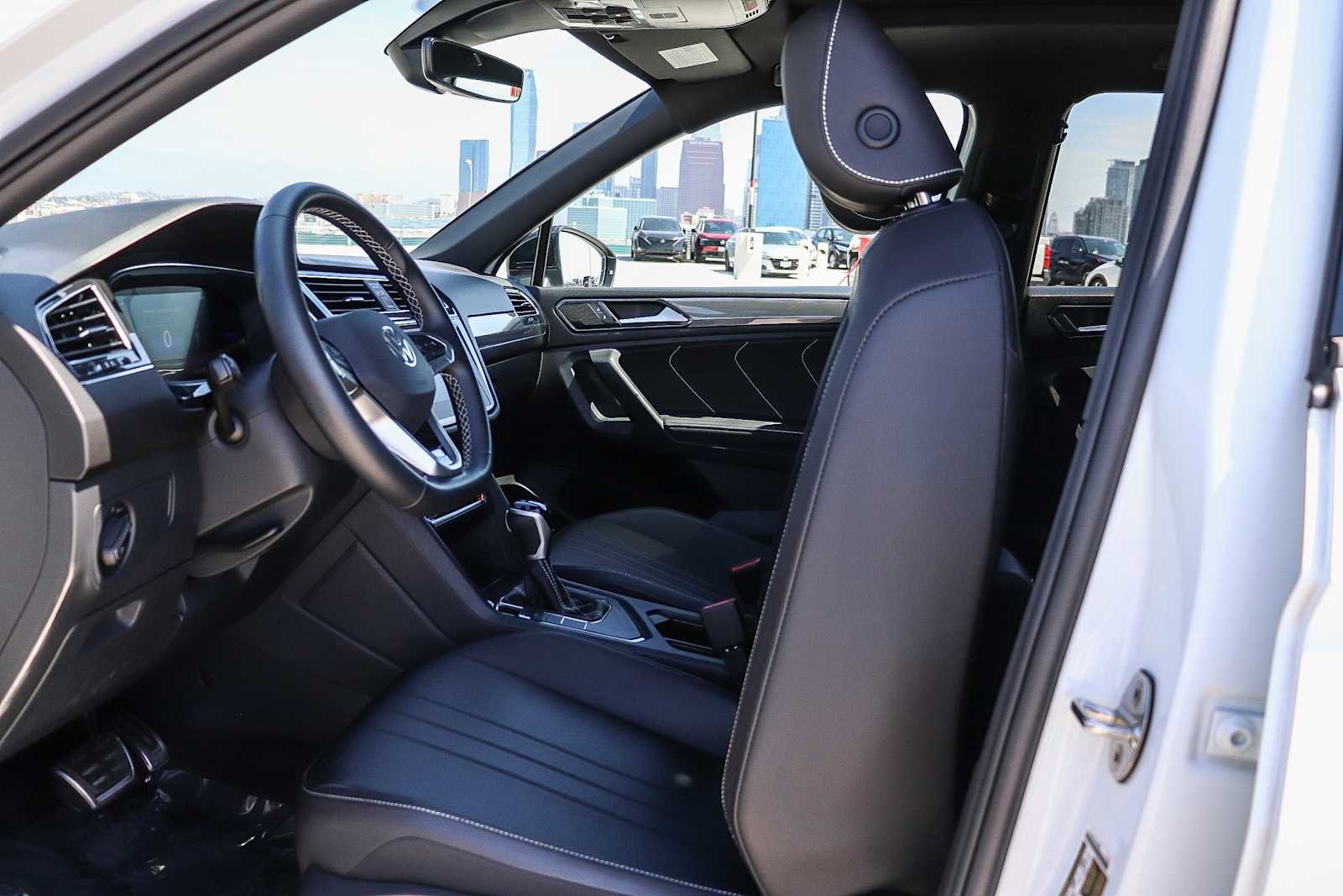 Used 2023 Volkswagen Tiguan SE R-Line FWD image 18