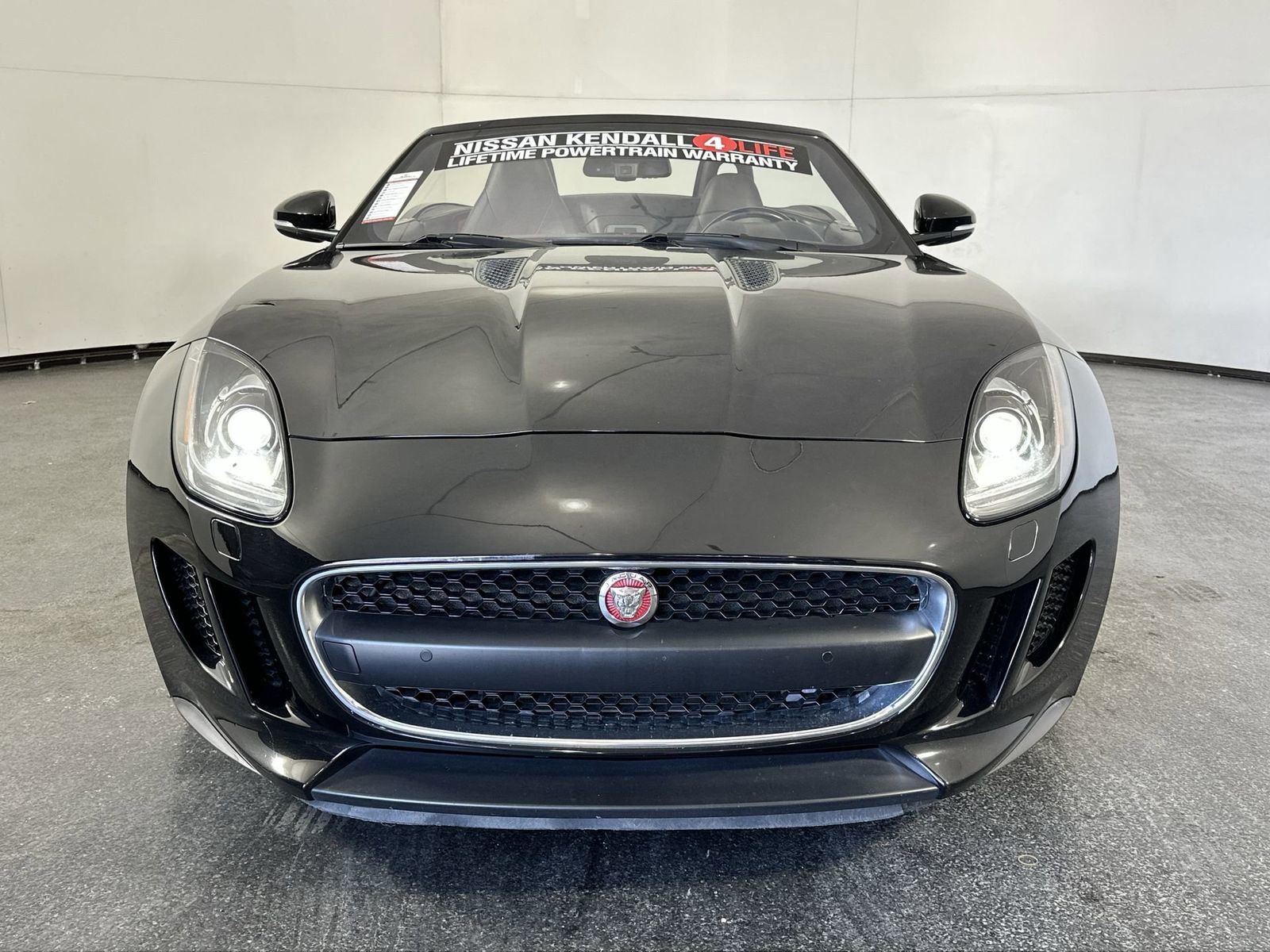Used 2017 Jaguar F-TYPE Convertible image 4