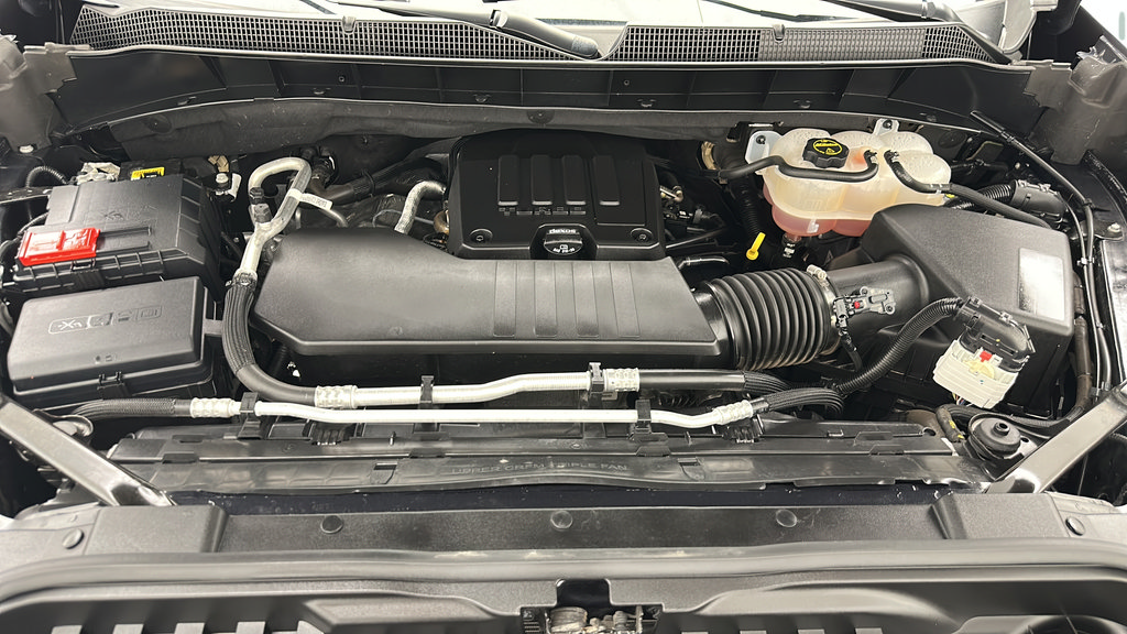 Used 2024 Chevrolet Silverado 1500 LT AWD/4WD image 25