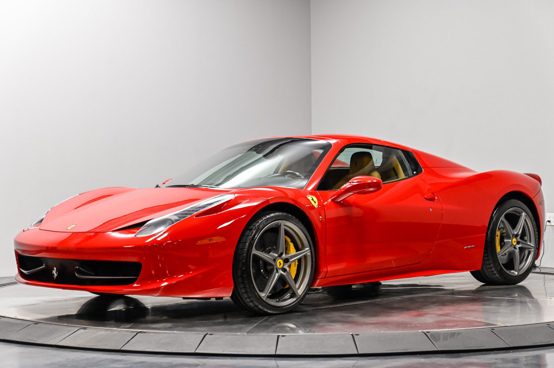 Used 2013 Ferrari 458 Spider RWD image 3