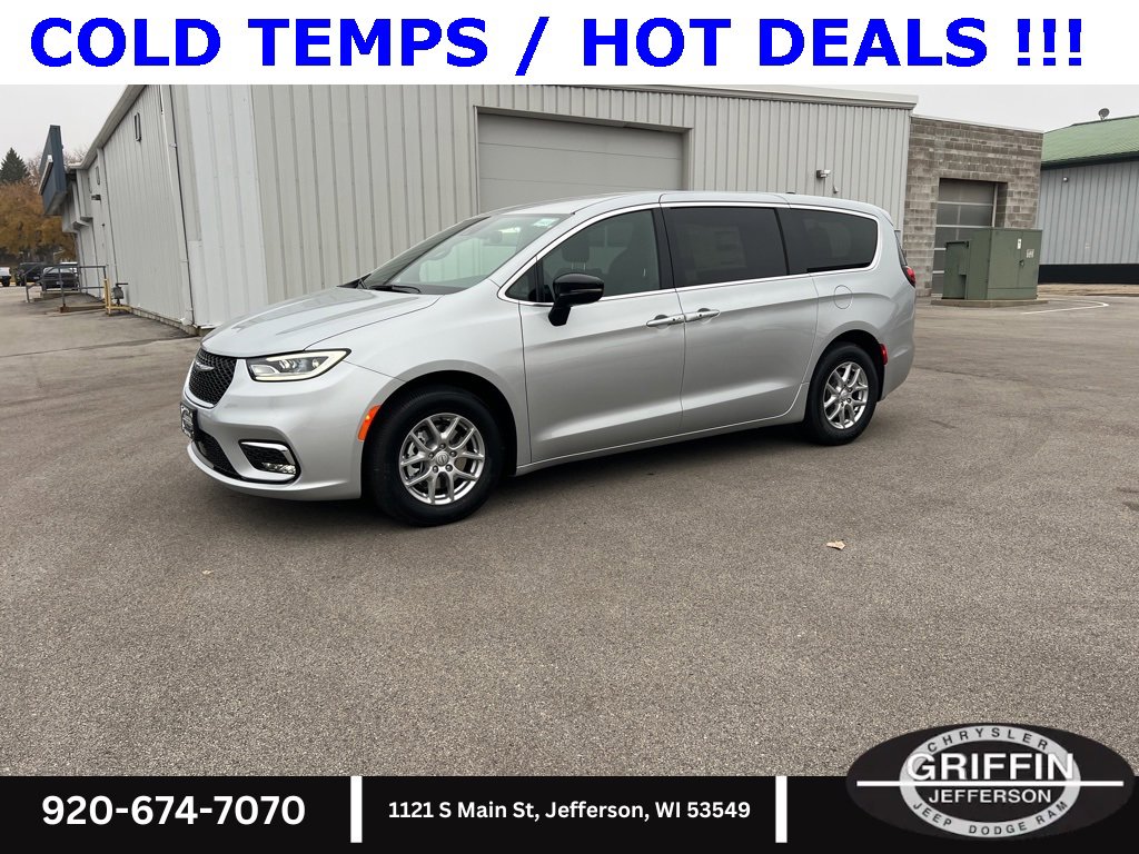 New 2026 Chrysler Pacifica Select