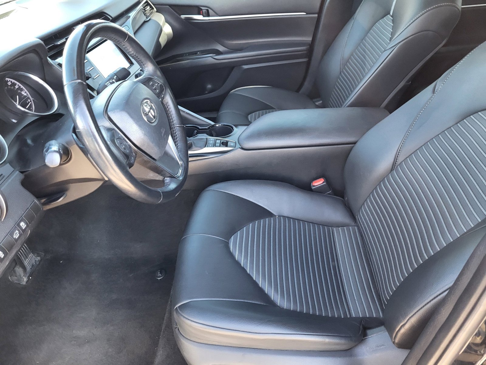 Used 2020 Toyota Camry SE image 16