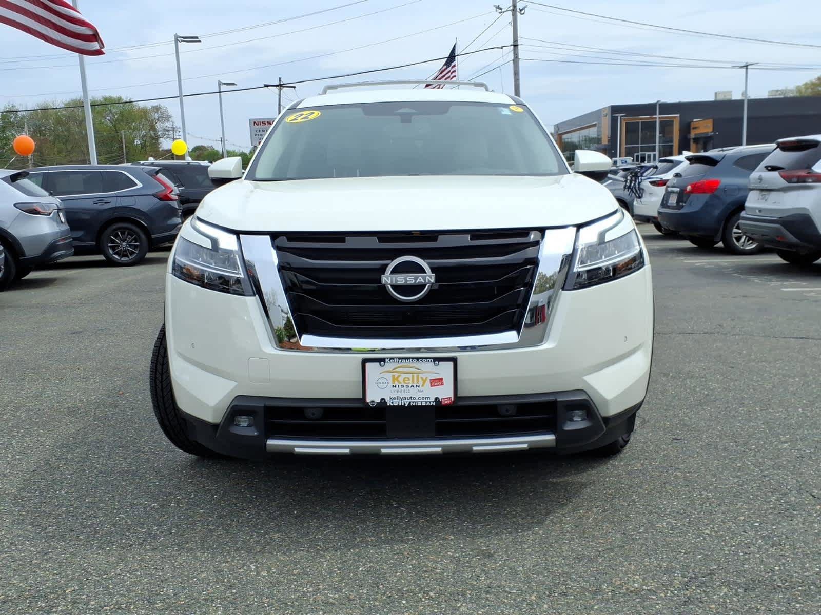 Used 2022 Nissan Pathfinder SL AWD/4WD image 2