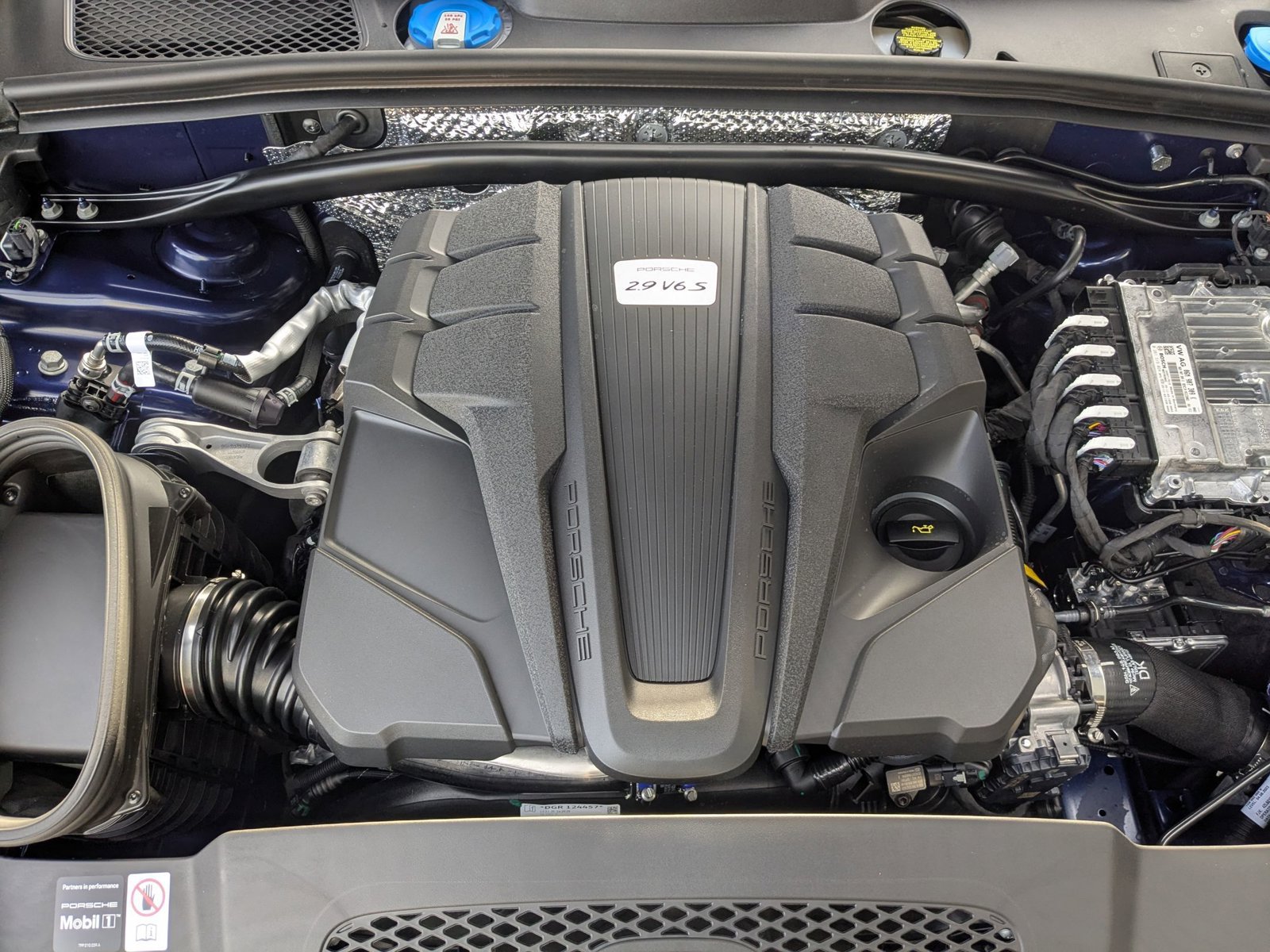 Certified 2026 Porsche Macan S AWD/4WD image 30