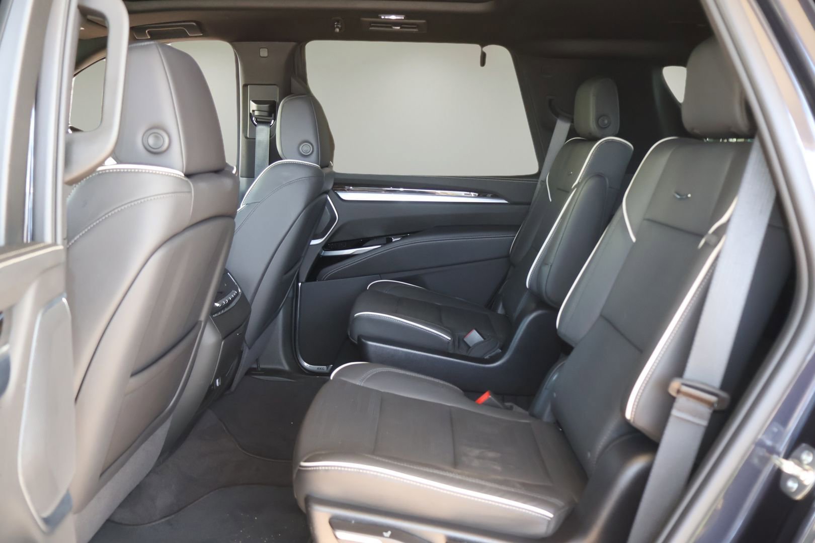 Certified 2025 Cadillac Escalade Premium Luxury AWD/4WD image 12
