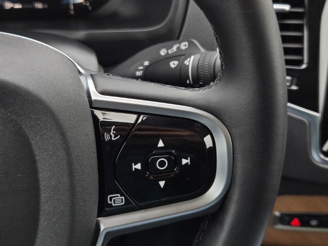 Used 2025 Volvo XC90 B6 Ultra AWD/4WD image 30