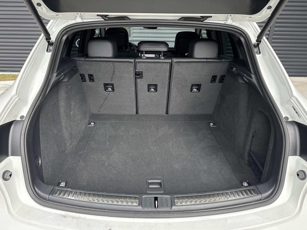 Certified 2025 Porsche Macan image 13