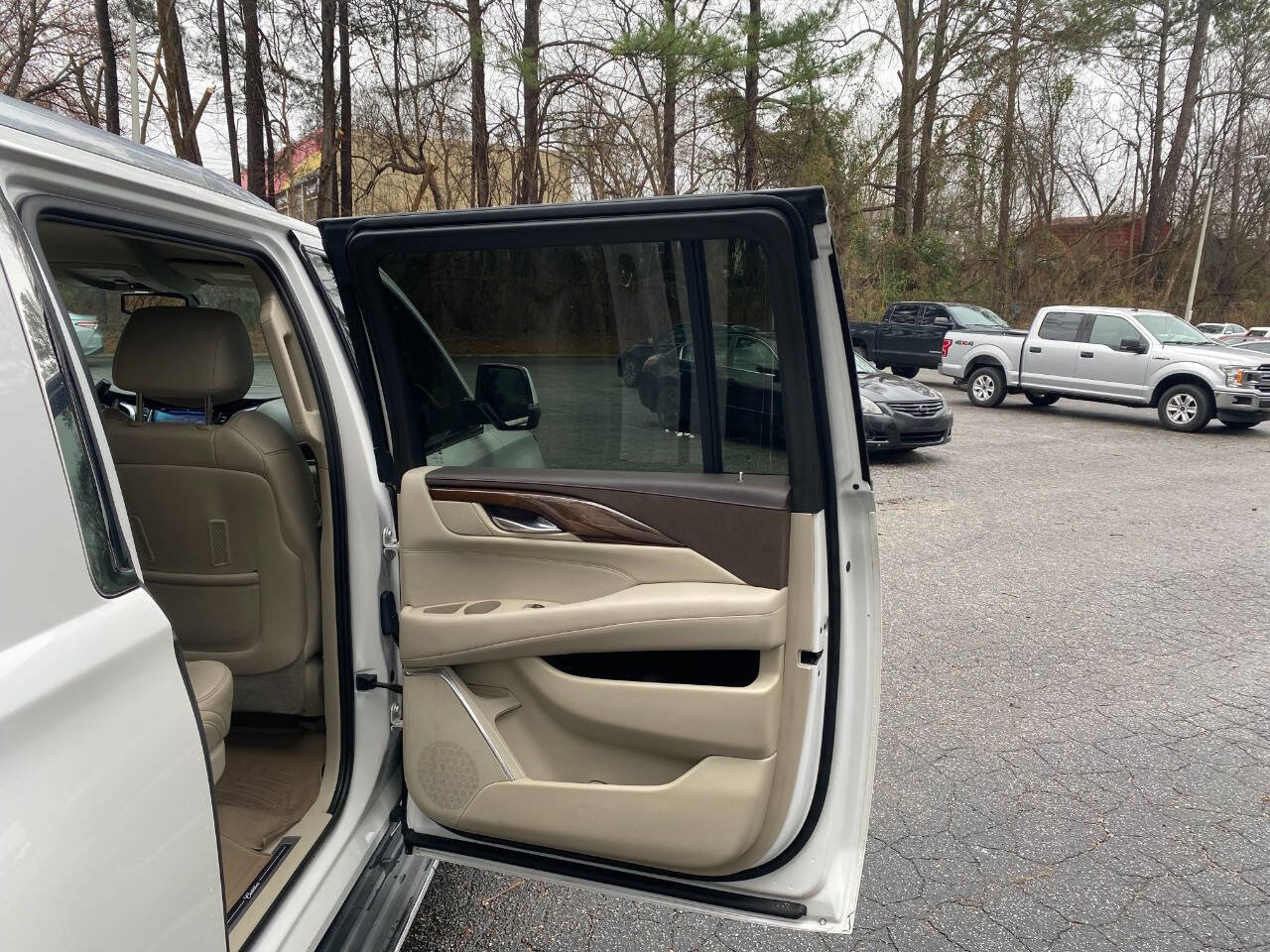 Used 2017 Cadillac Escalade ESV 2WD image 57