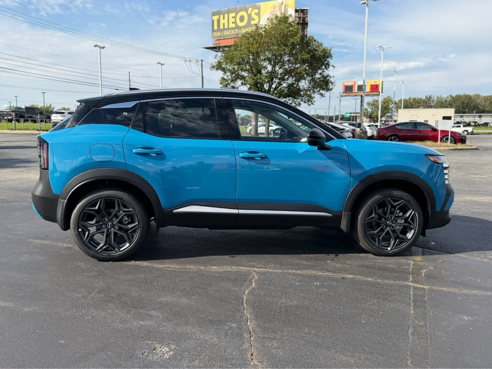 New 2027 Nissan Kicks SR w/ SR Premium Package AWD/4WD image 9