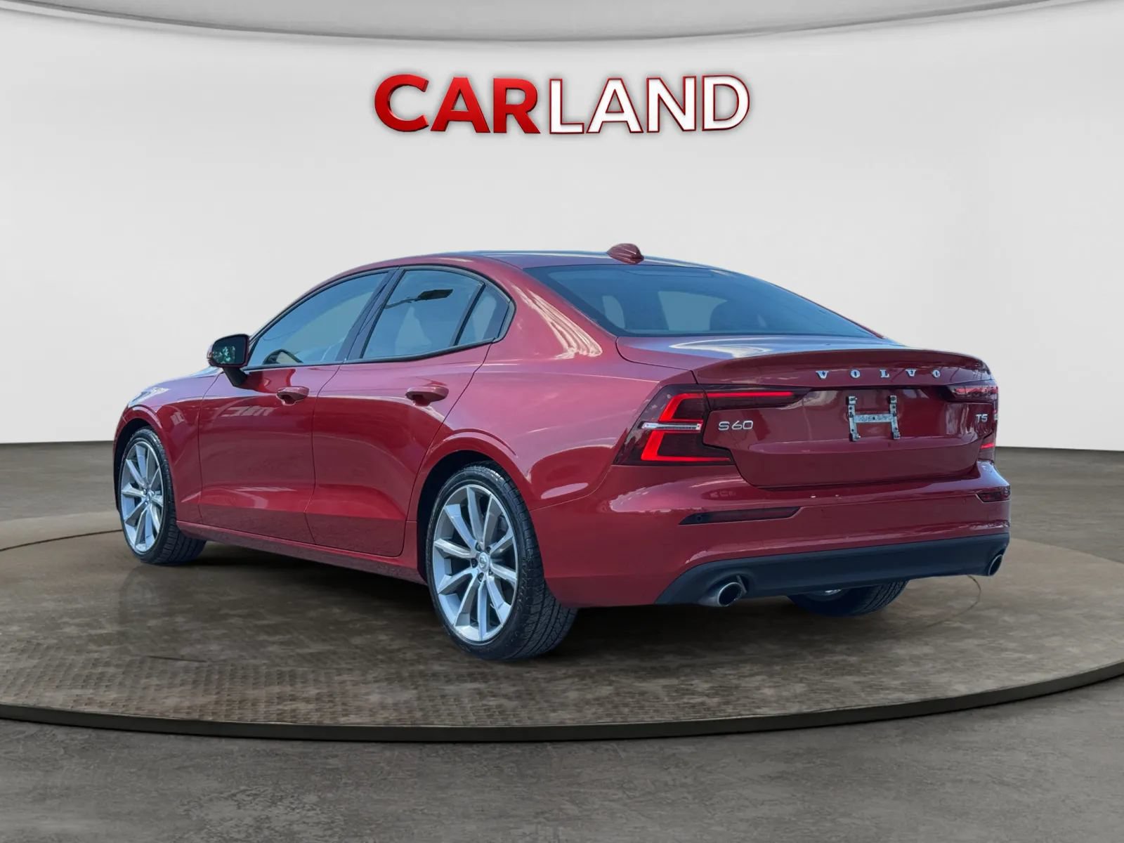 Used 2020 Volvo S60 T5 Momentum FWD image 4