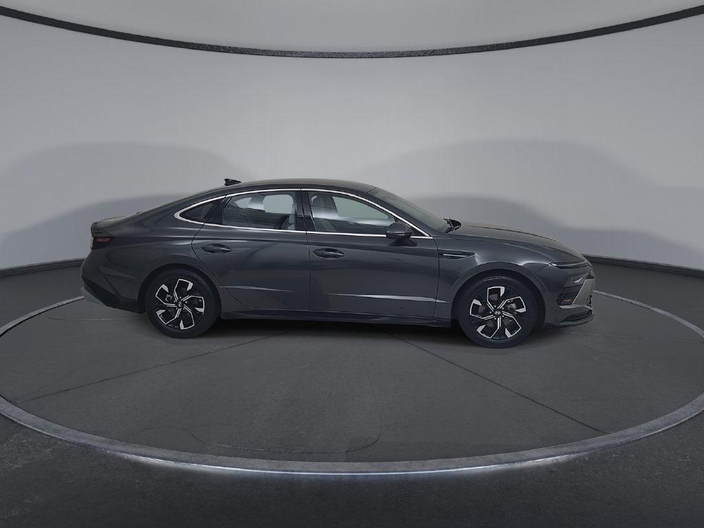 Used 2025 Hyundai Sonata SEL FWD image 18
