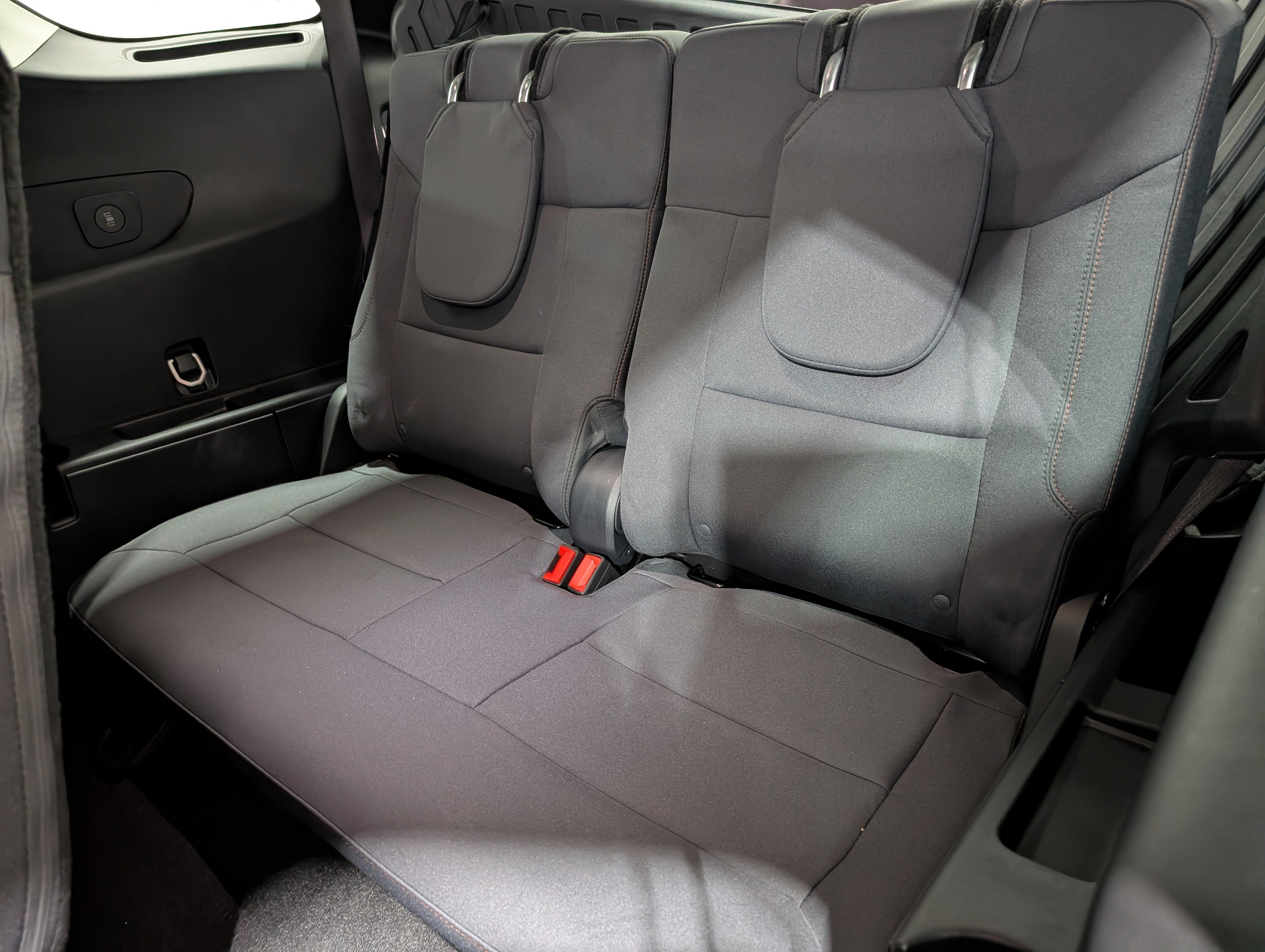 Used 2025 Ford Explorer Active image 18