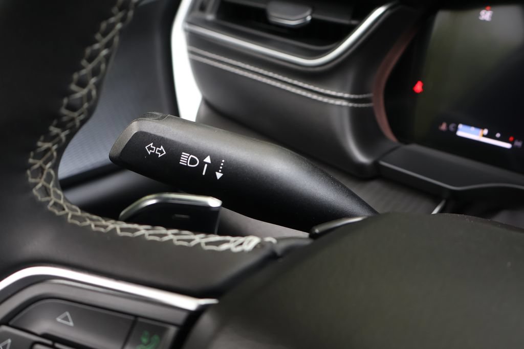 Used 2023 Jeep Grand Cherokee Altitude AWD/4WD image 23
