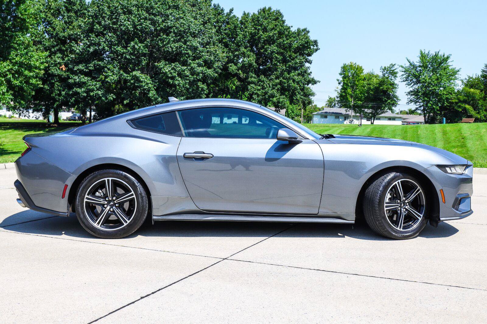 Used 2024 Ford Mustang Coupe RWD image 5