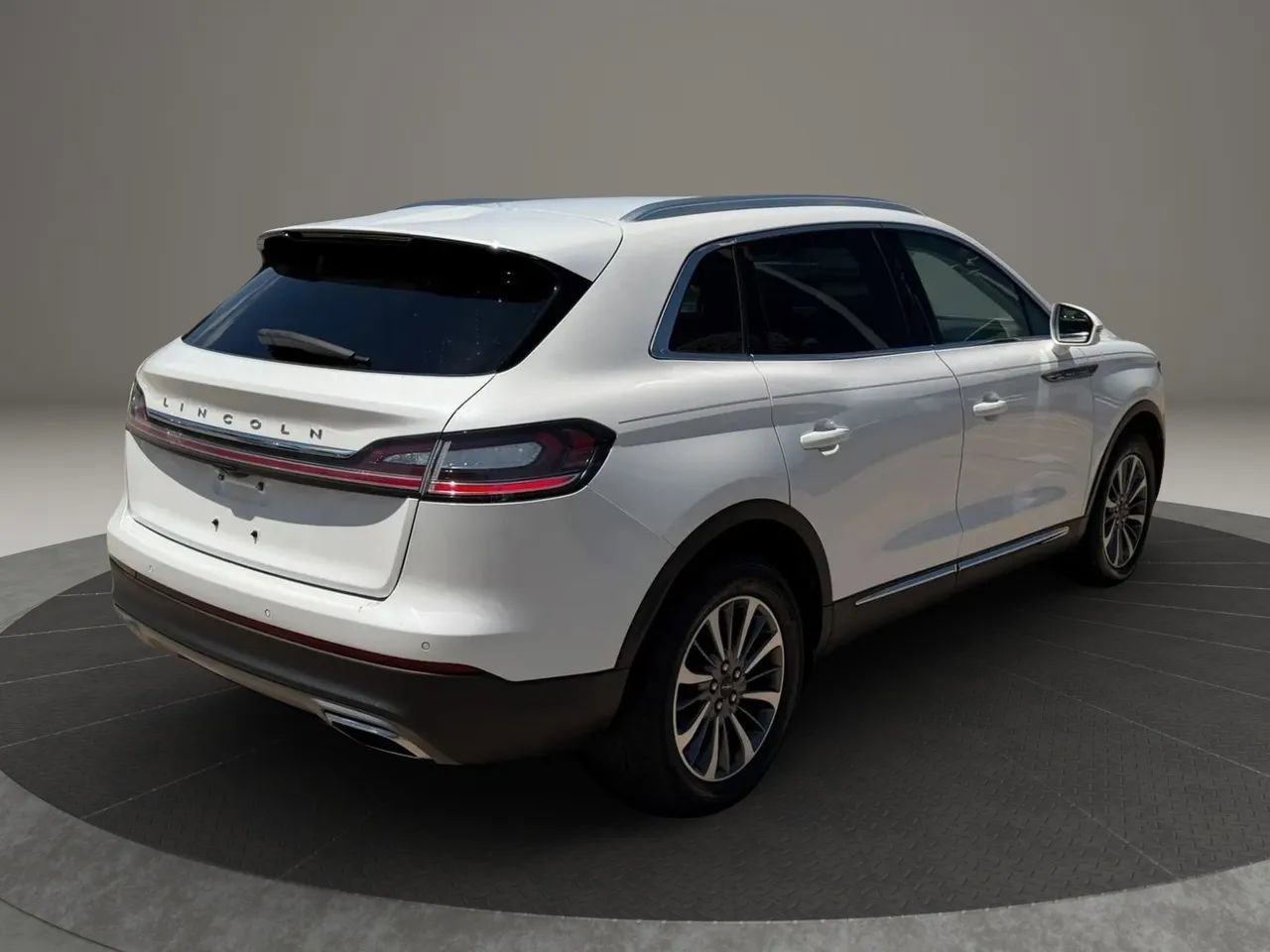 Used 2021 Lincoln Nautilus FWD w/ Equipment Group 101A image 24