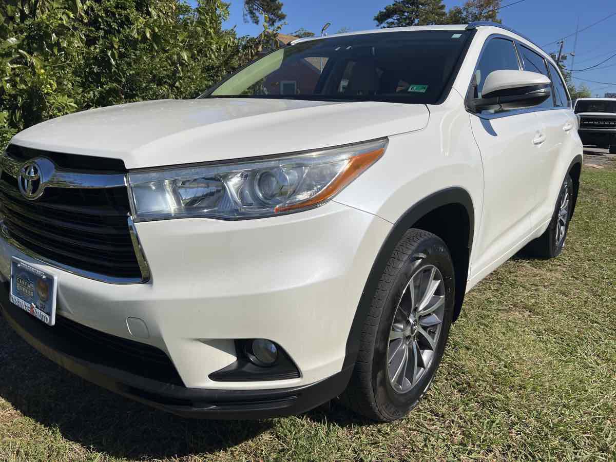 Used 2015 Toyota Highlander XLE image 1