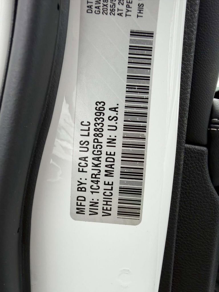 Used 2023 Jeep Grand Cherokee L Laredo AWD/4WD image 27