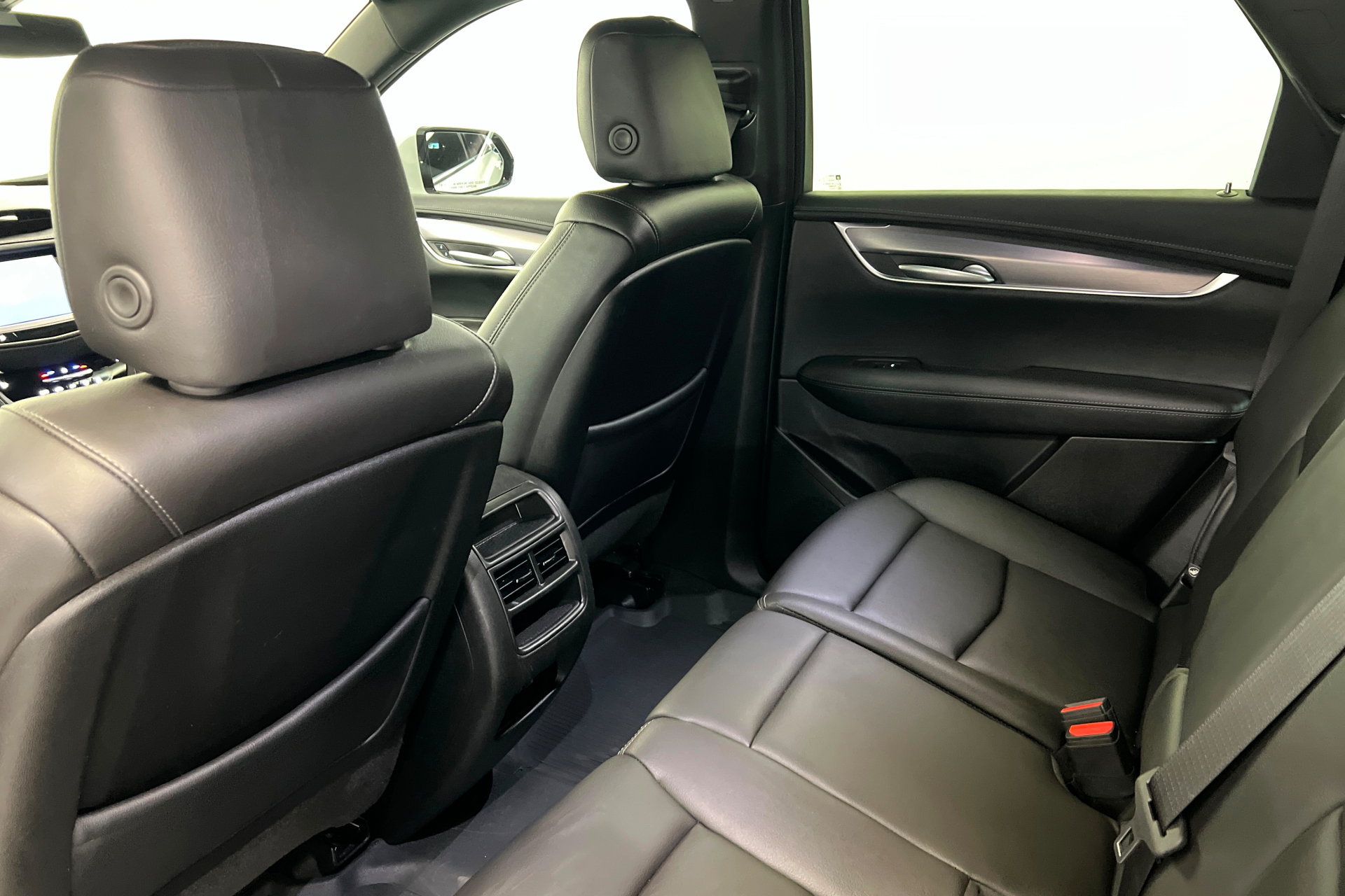 Used 2025 Cadillac XT5 Luxury w/ LPO, Floor Liner Package AWD/4WD image 19