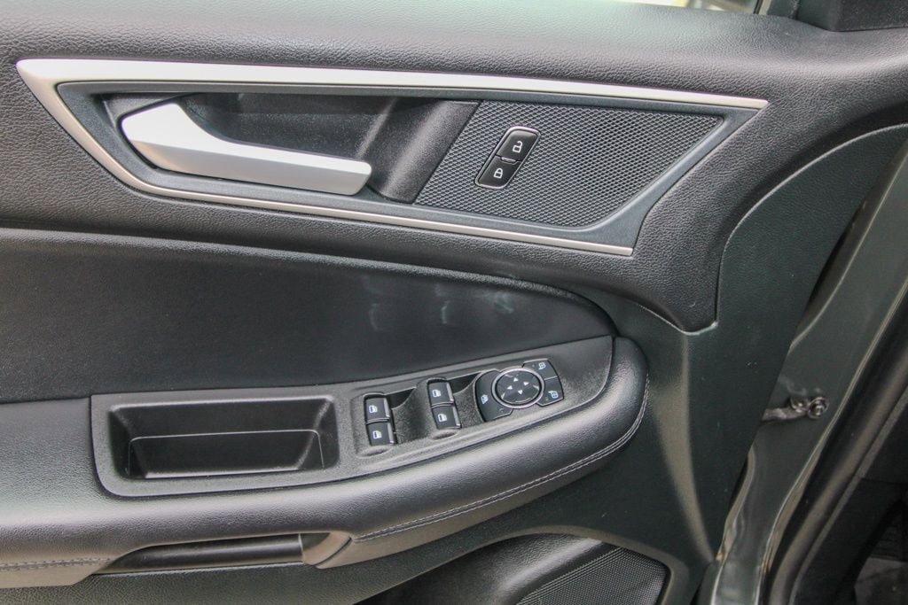 Used 2024 Ford Edge SEL w/ Convenience Package image 12