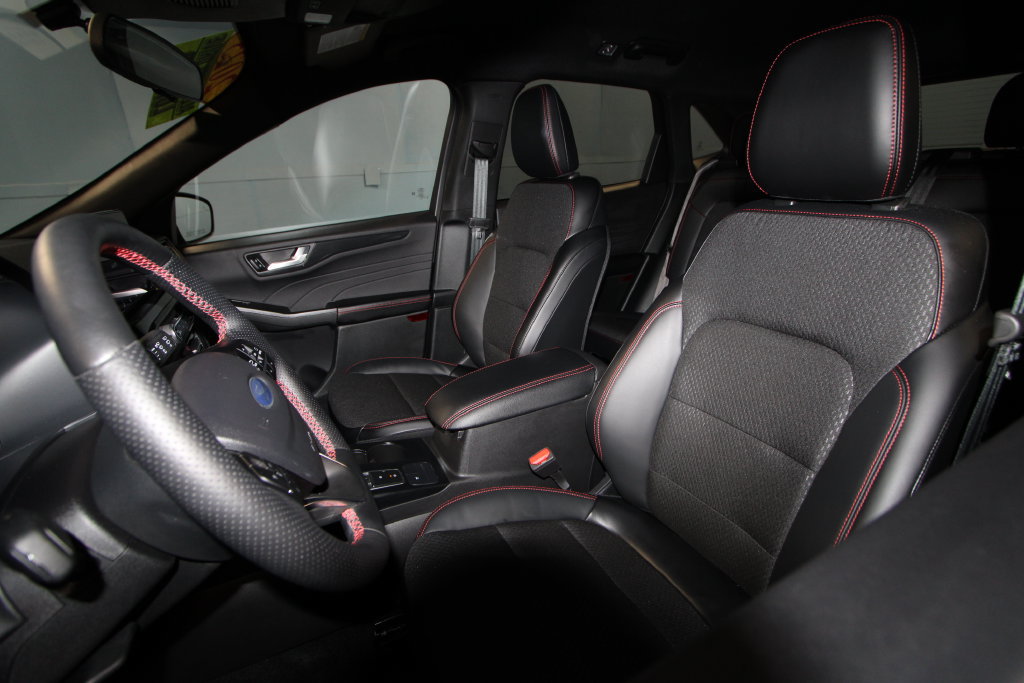 Used 2025 Ford Escape ST-Line Select AWD/4WD image 4
