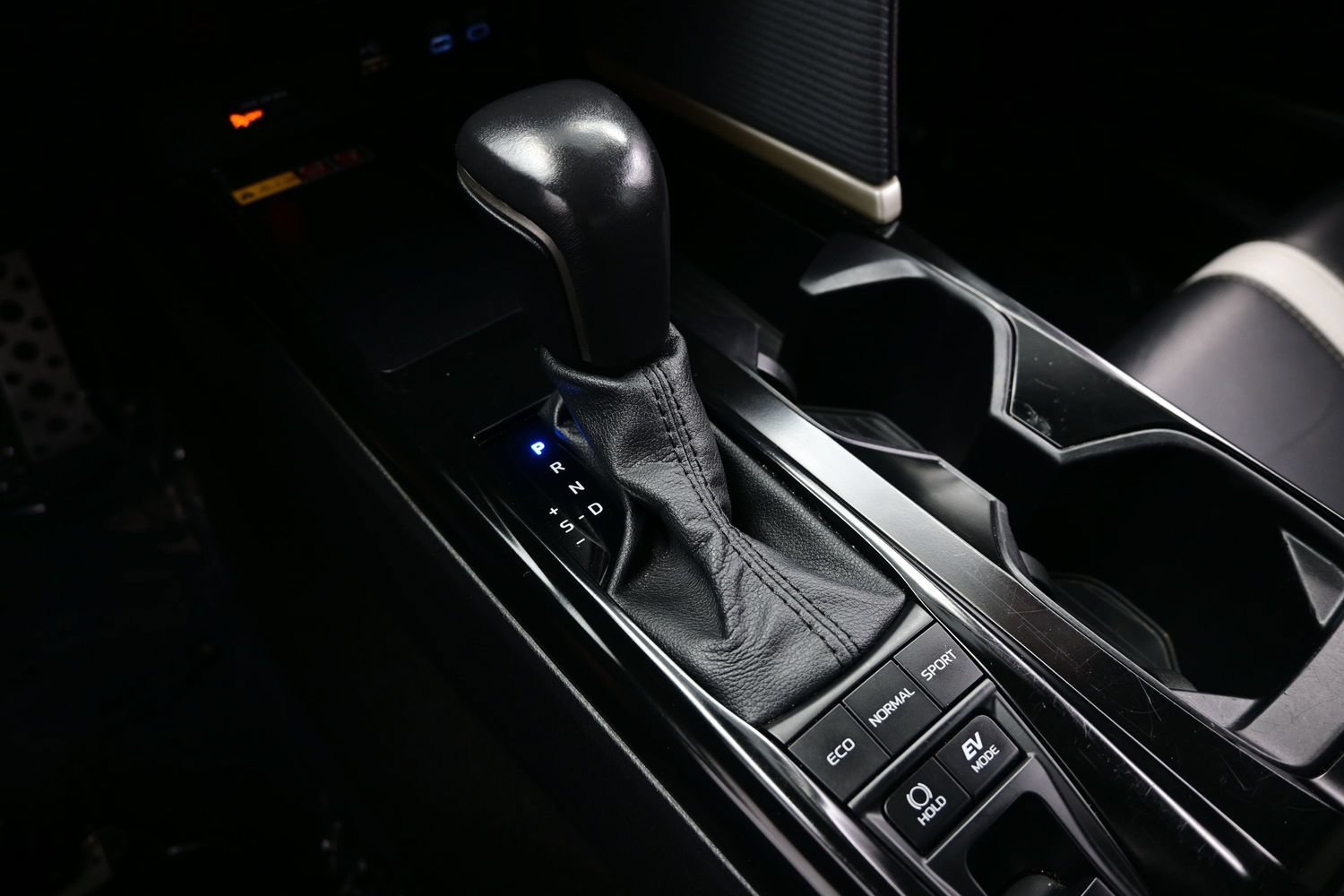 Used 2025 Toyota Camry SE FWD image 21