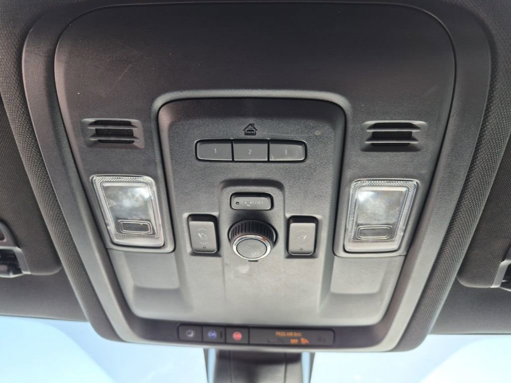 Used 2022 Chevrolet Suburban RST w/ Luxury Package RWD image 42