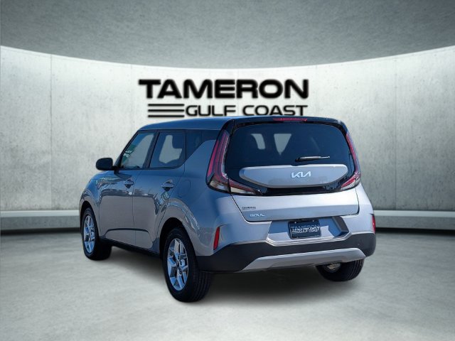 Used 2025 Kia Soul LX w/ LX Technology Package FWD image 3