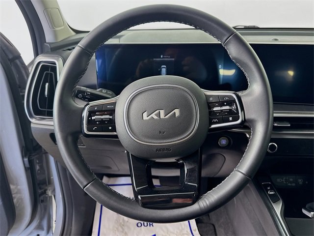 Used 2025 Kia Sorento S image 12