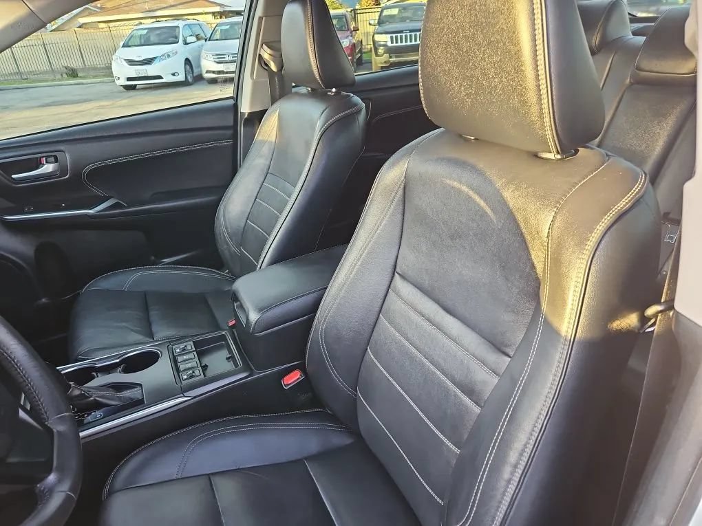 Used 2017 Toyota Camry XLE w/ Moonroof Package FWD image 24