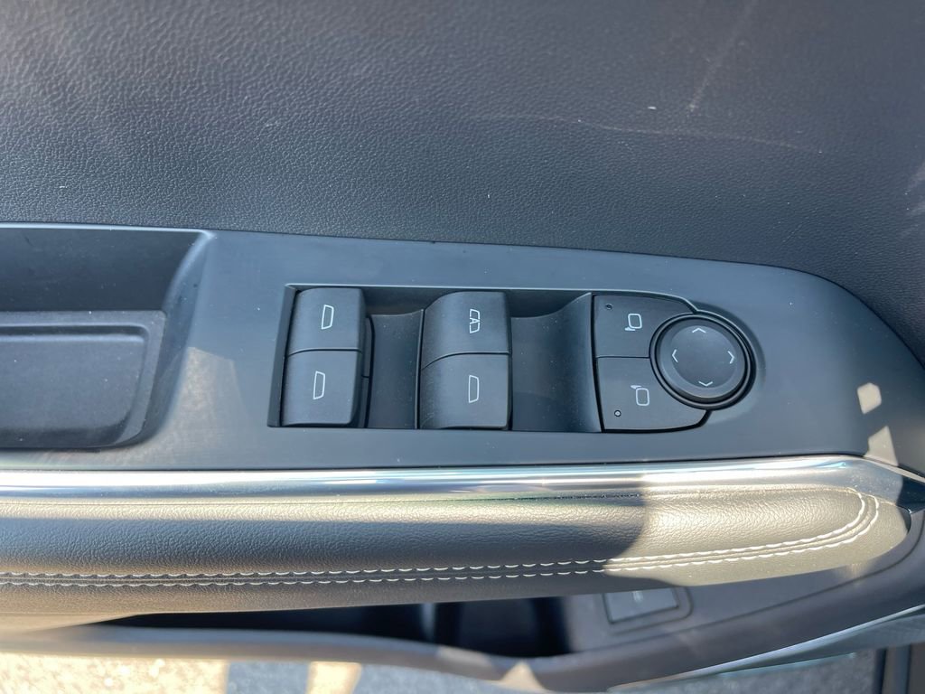 Used 2025 GMC Acadia Elevation FWD image 27