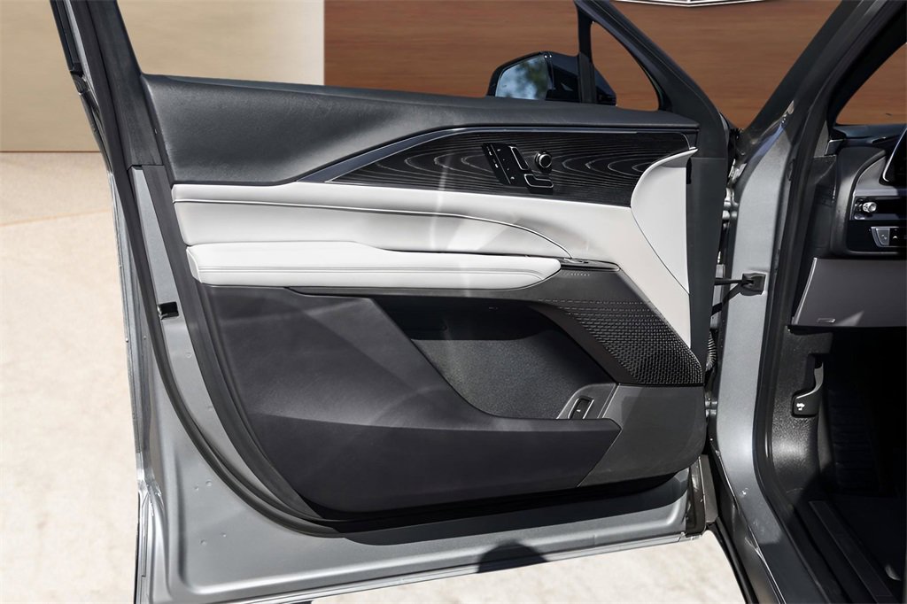 Certified 2024 Cadillac Lyriq Luxury image 21