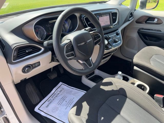 Certified 2022 Chrysler Voyager LX FWD image 12