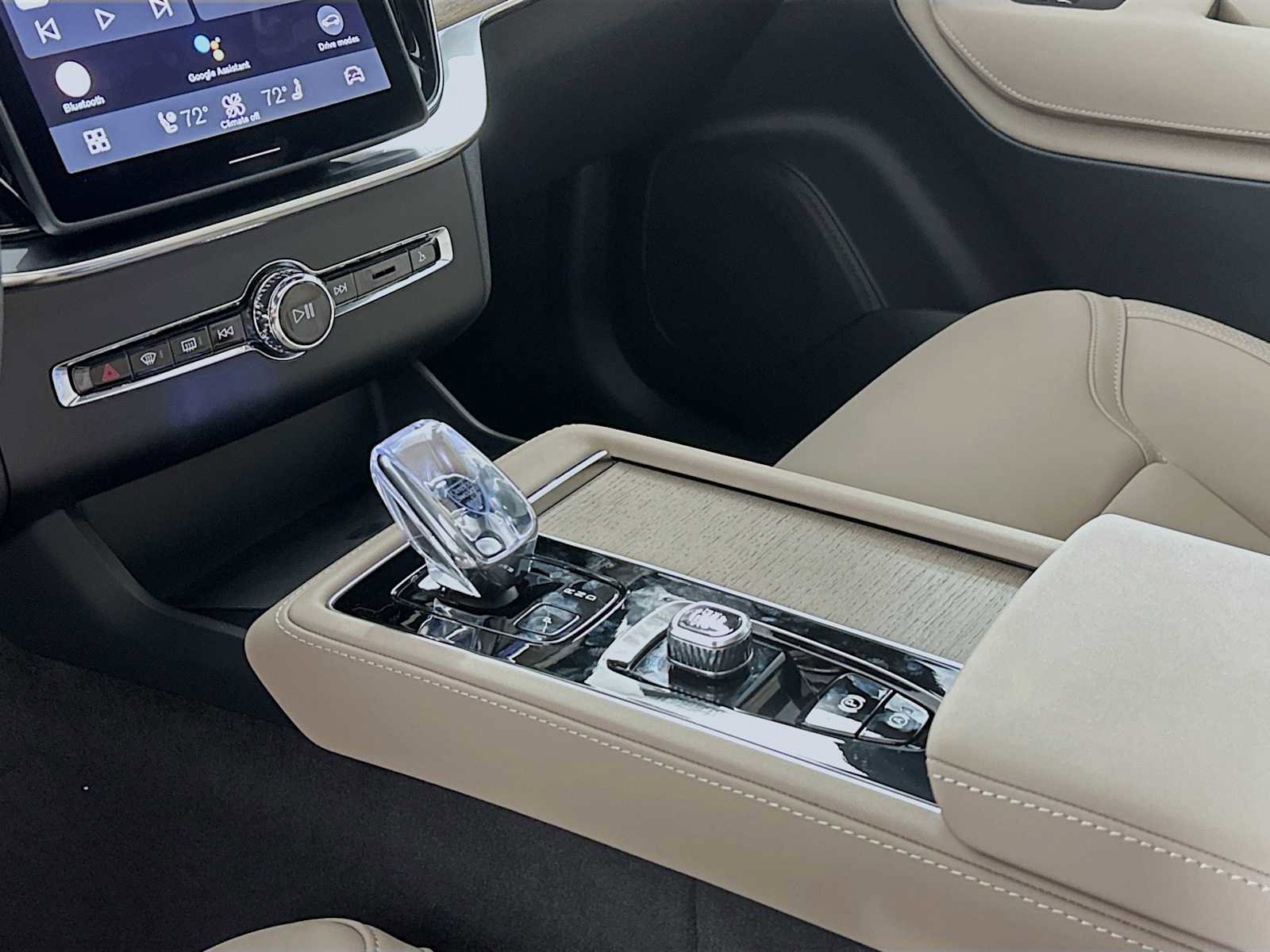 New 2026 Volvo XC90 B6 Core image 15