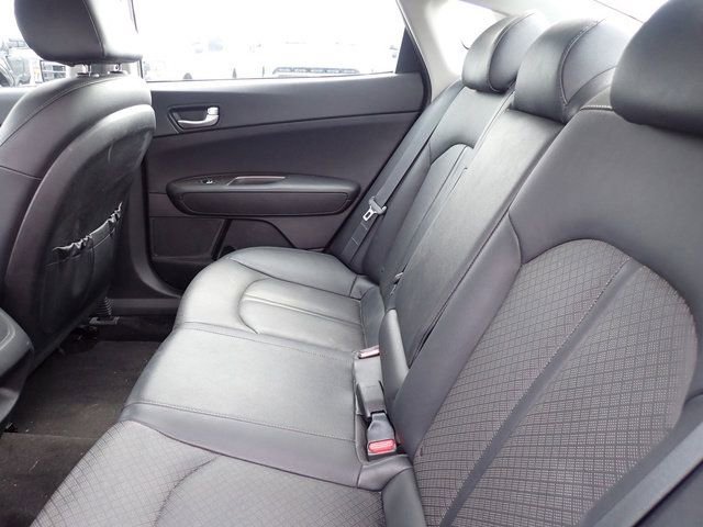 Used 2020 Kia Optima SE image 12