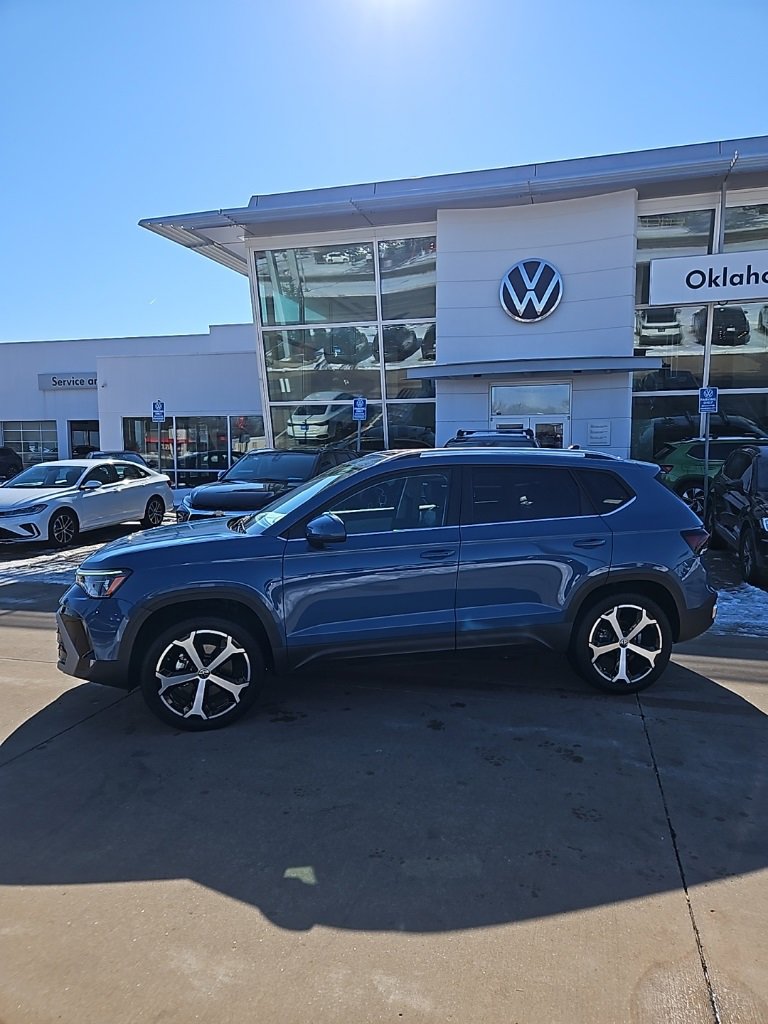 Used 2025 Volkswagen Taos SEL image 8