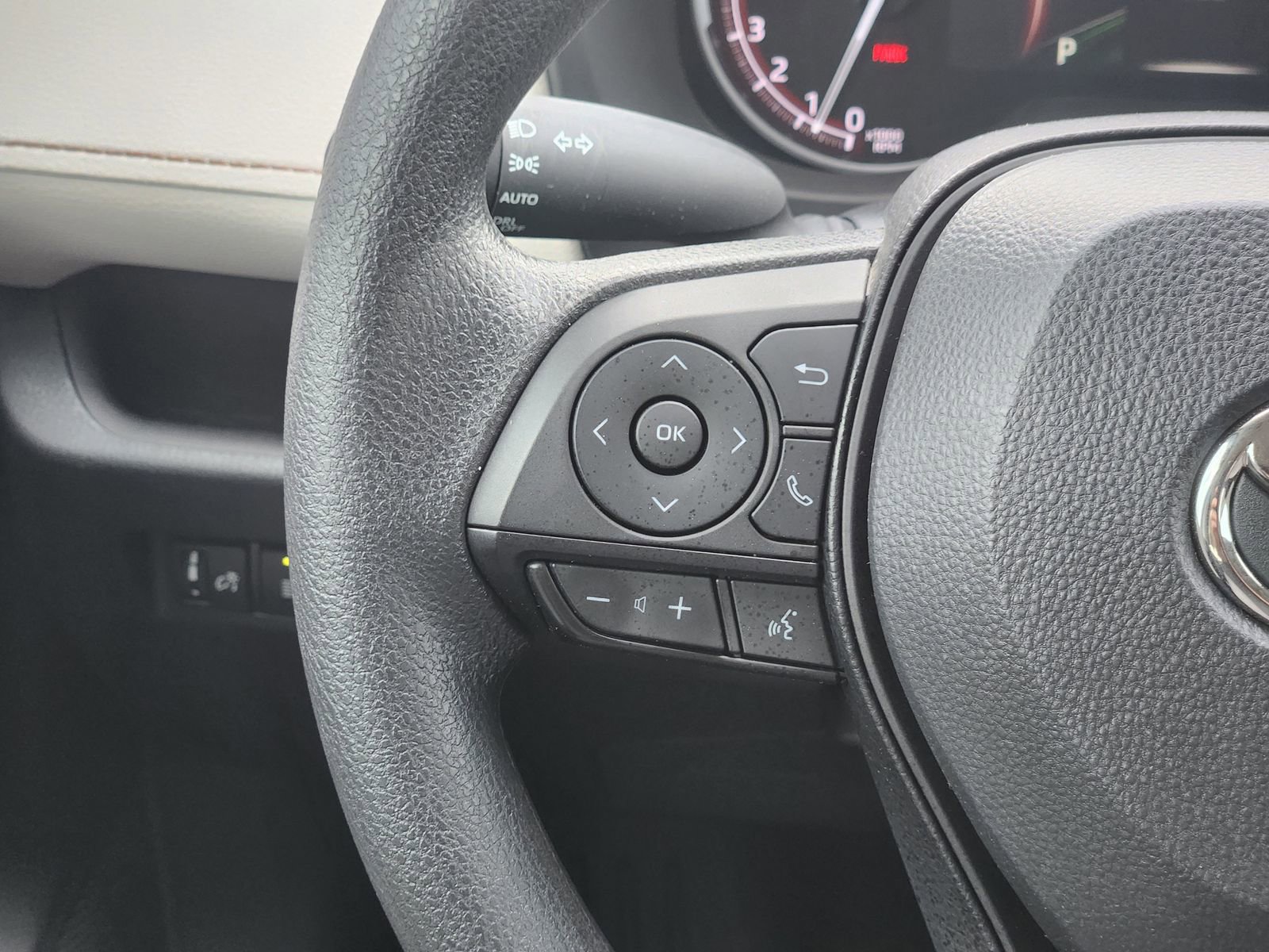 Used 2024 Toyota RAV4 XLE image 30