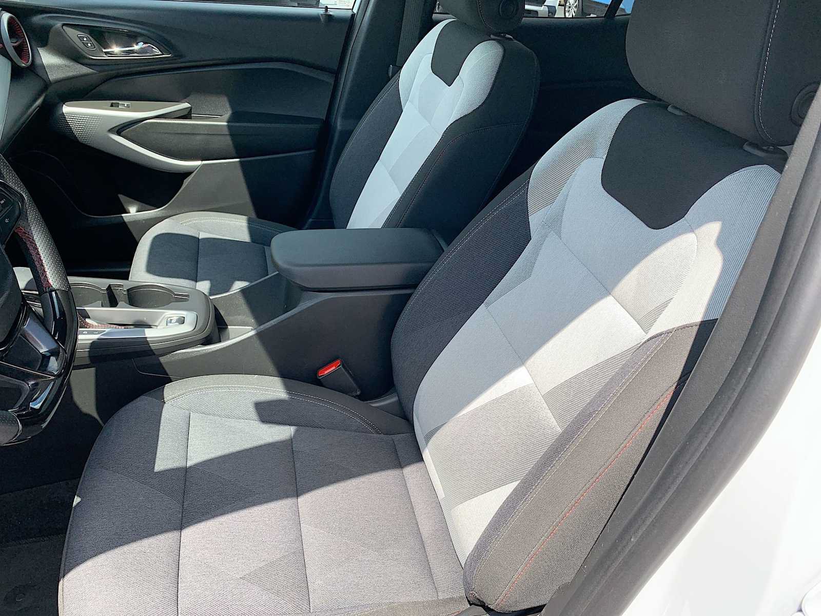 Certified 2024 Chevrolet Trax RS FWD image 17
