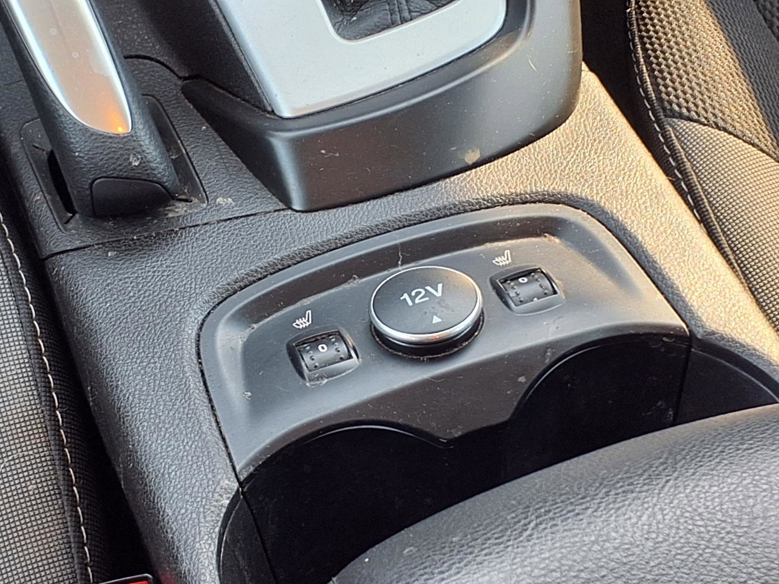 Used 2014 Ford Focus SE w/ SE Winter Package image 5