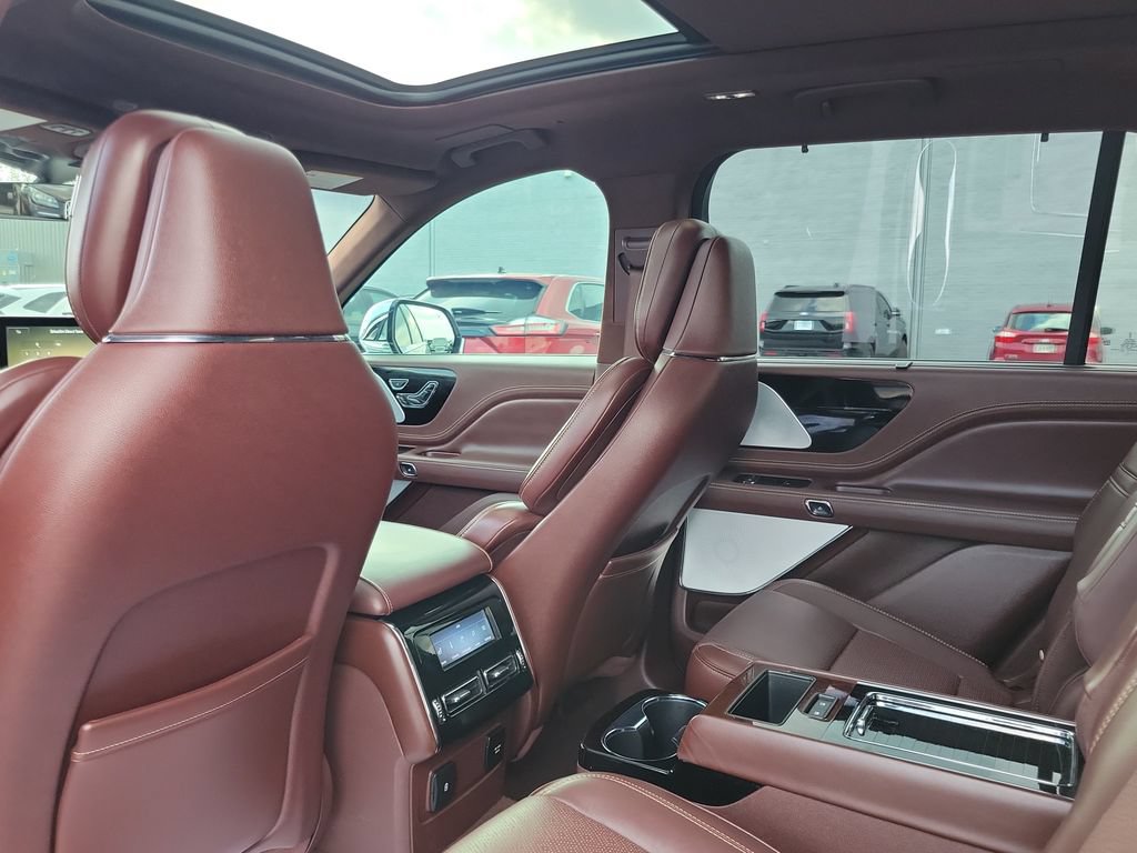 Certified 2022 Lincoln Aviator Black Label w/ Class IV Trailer Tow Package AWD/4WD image 16