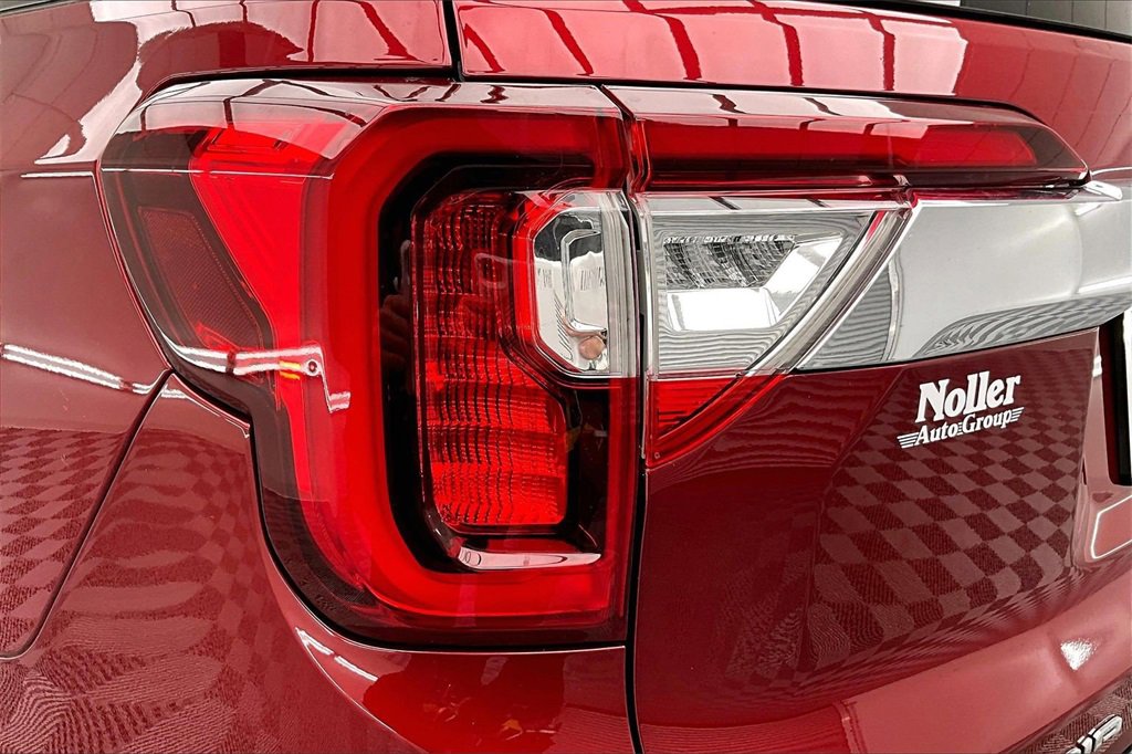 Used 2023 GMC Acadia SLE w/ Driver Convenience Package image 31