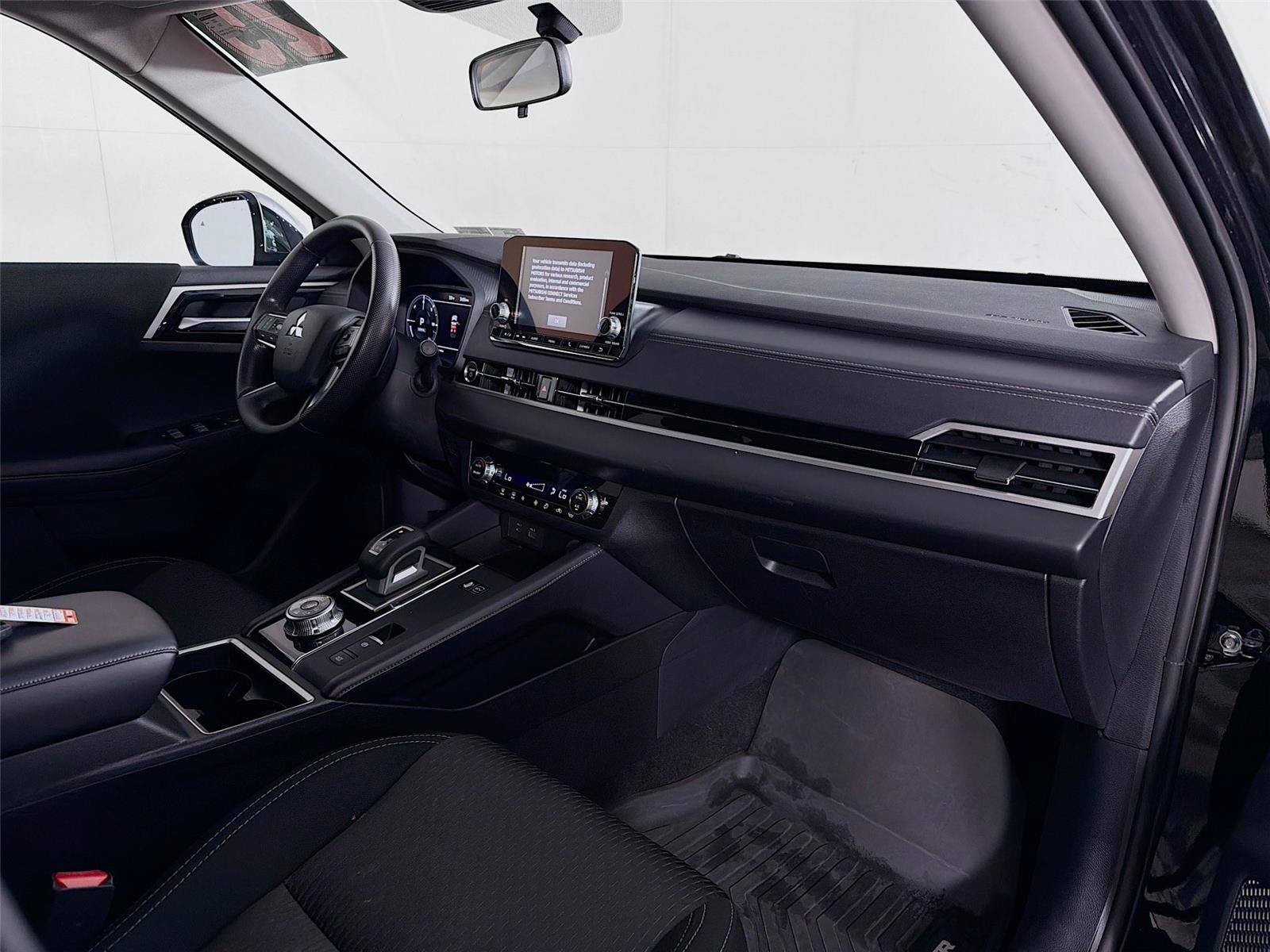 Used 2025 Mitsubishi Outlander ES AWD/4WD image 28