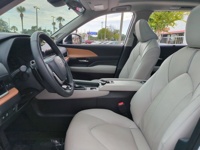 Certified 2025 Toyota Grand Highlander AWD image 16