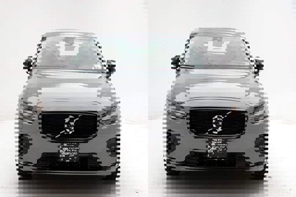 Used 2025 Volvo S60 B5 Core image 5