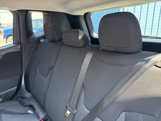 Used 2017 Jeep Renegade Latitude FWD image 21