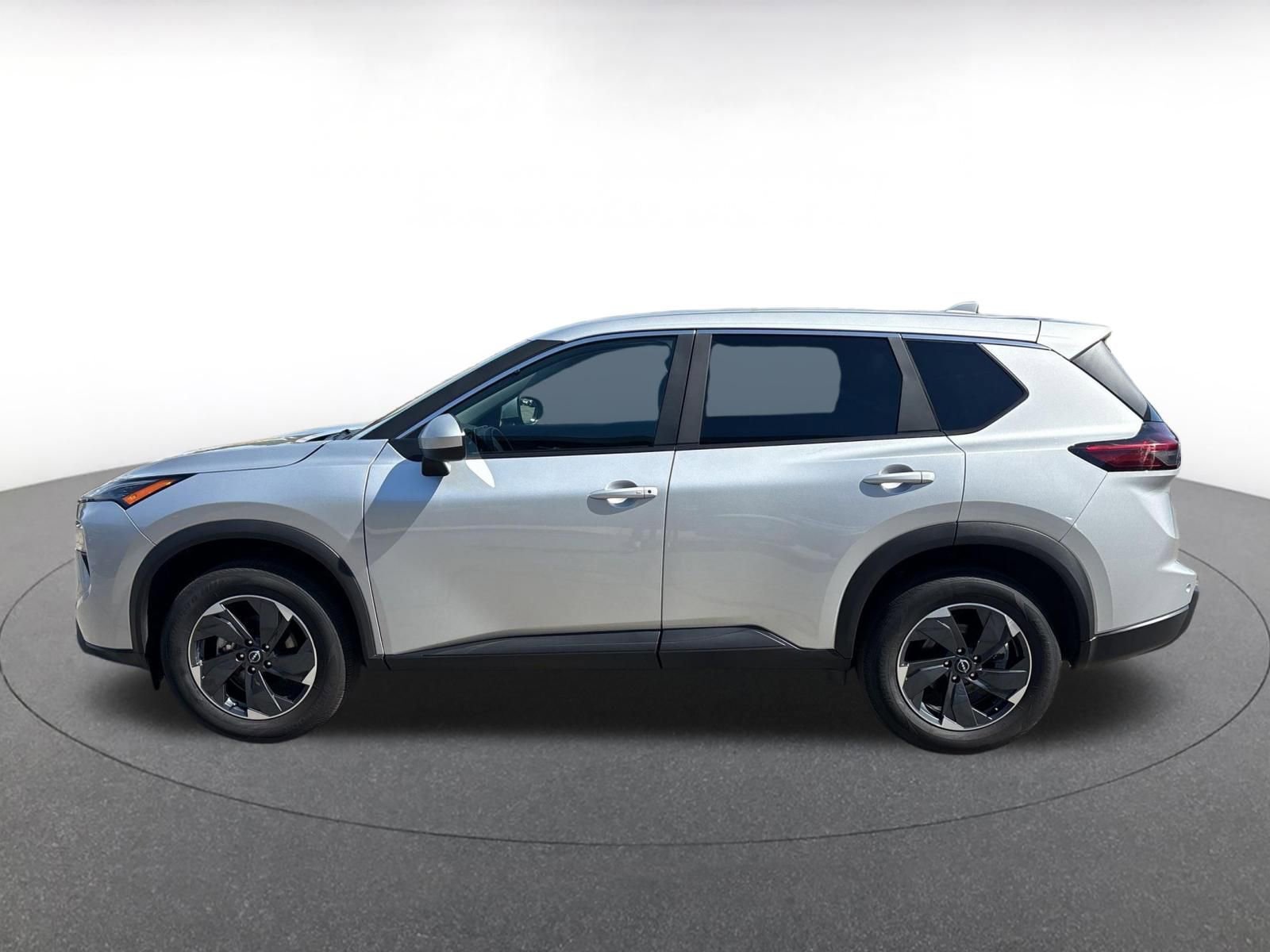 Used 2025 Nissan Rogue SV AWD/4WD image 11