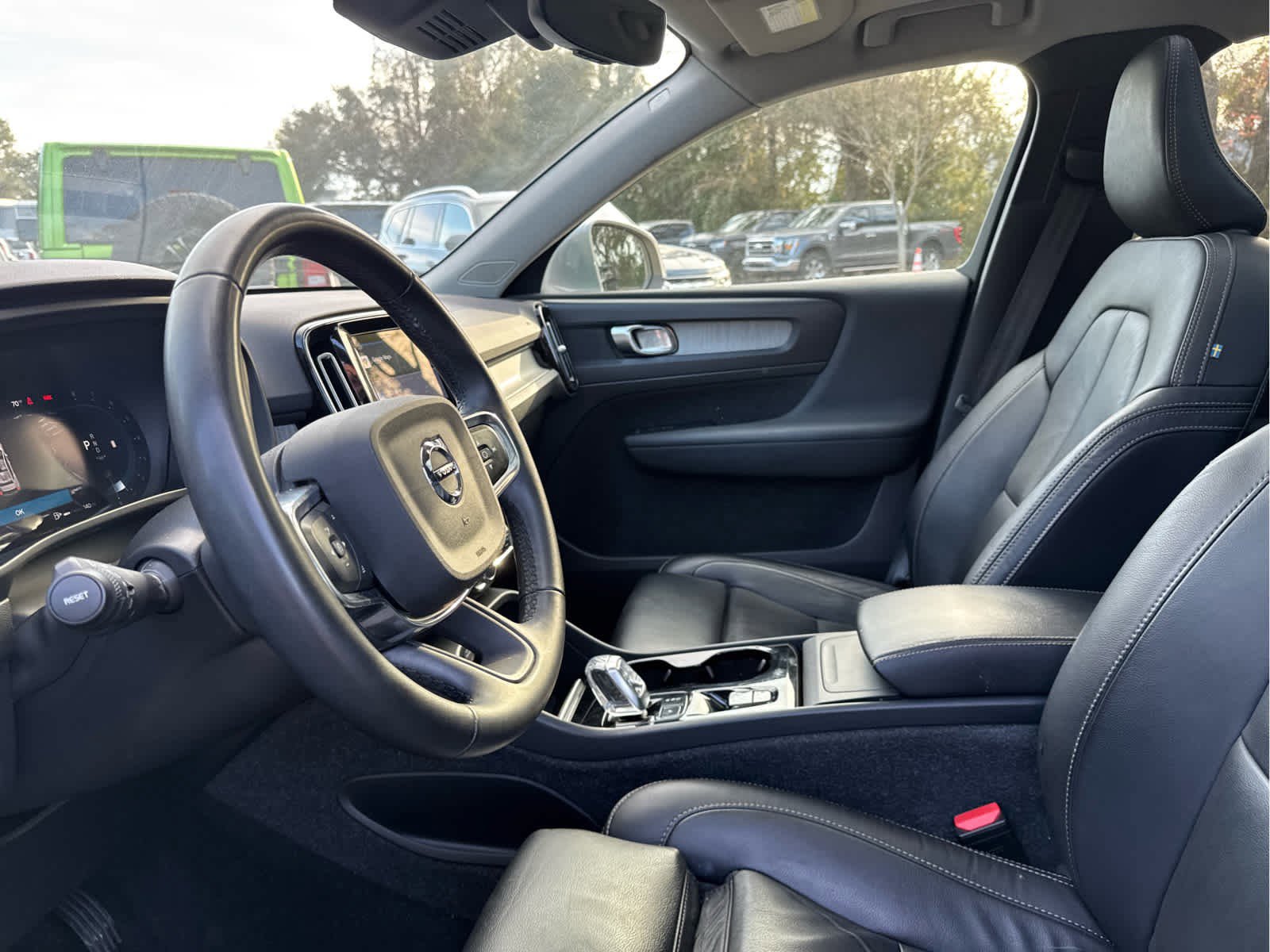 Certified 2023 Volvo XC40 B4 Plus w/ Driver Assist Package image 27