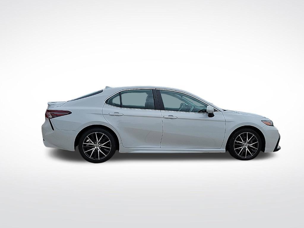 Used 2023 Toyota Camry SE FWD image 5