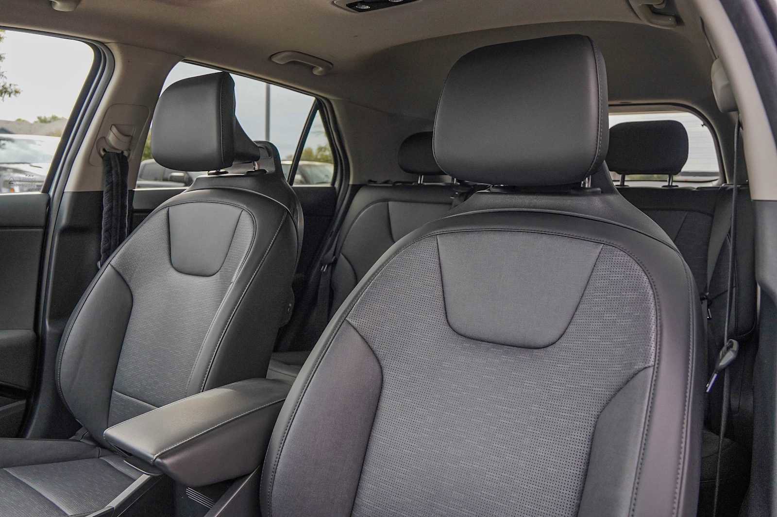 Certified 2024 Kia Niro SX Touring image 13