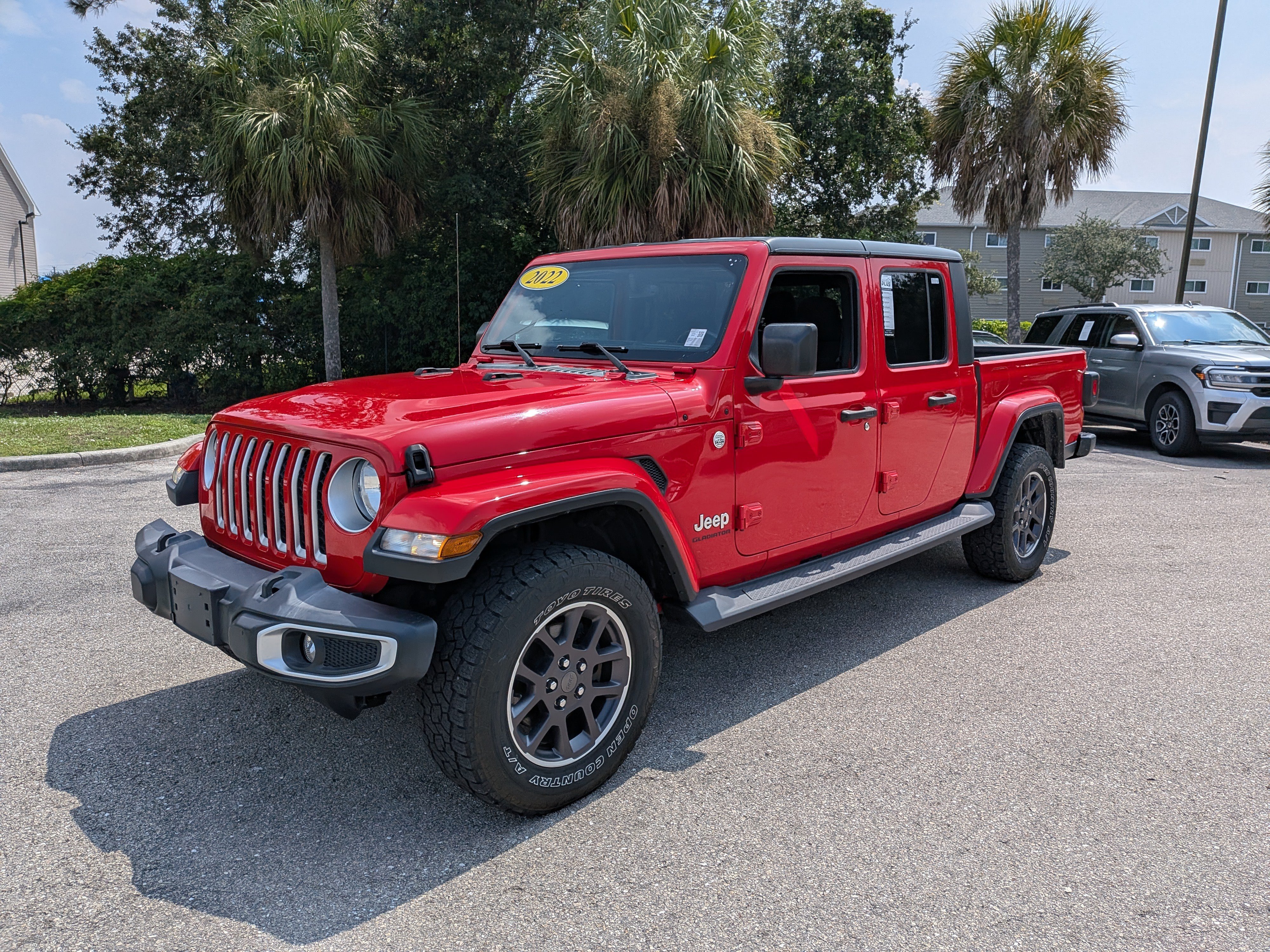 Used 2022 Jeep Gladiator Overland w/ Cold Weather Group AWD/4WD image 8